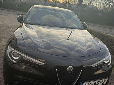 Gebraucht Alfa Romeo Stelvio Lusso 209 PS (153 kW) 2017 Schwarz SUV
