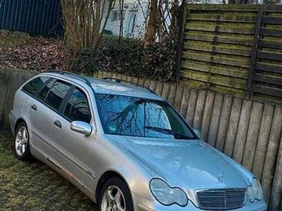 Gebraucht Mercedes 220 143 PS (105 kW) 2002 Silber Kombi