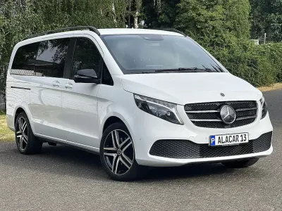 Gebraucht Mercedes V300 237 PS (174 kW) 2023 Weiß Van / Kleinbus