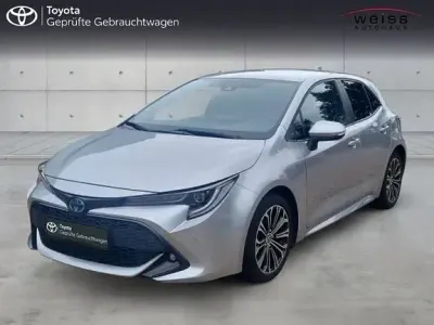 Gebraucht Toyota Corolla Team 122 PS (89 kW) 2022 Shimmering silver metallic