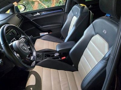 Second-hand VW Golf VII R 300 CP (220 kW) 2016 Negru Break