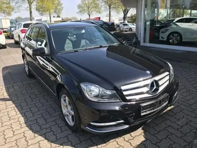 Gebraucht Mercedes C200 Avantgarde 136 PS (100 kW) 2012 Schwarz Kombi