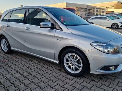 Mercedes B200