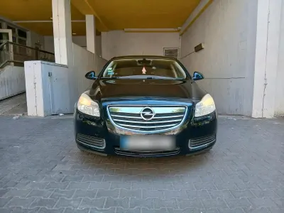 Gebraucht Opel Insignia 220 PS (161 kW) 2009 Schwarz Kleinwagen