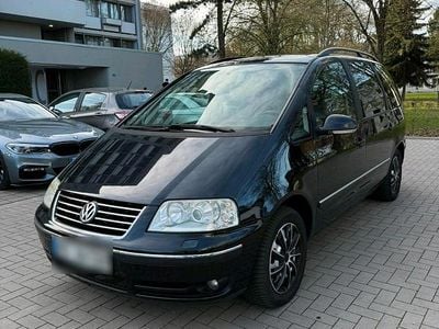 Second-hand VW Sharan 140 CP (102 kW) 2005 Negru Monovolum