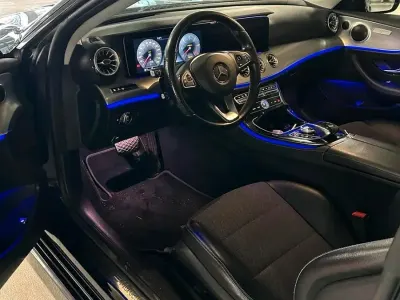 Gebraucht Mercedes E220 194 PS (142 kW) 2018 Blau Coupé