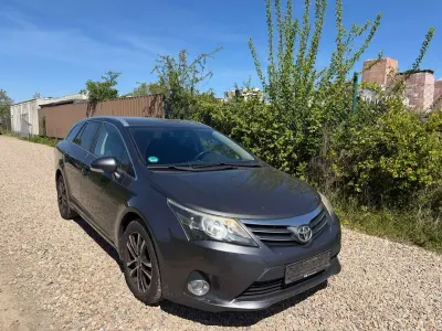 Second-hand Toyota Avensis Edition 150 CP (110 kW) 2013 Gri Break