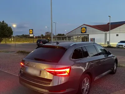 Gebraucht Skoda Superb Style 150 PS (110 kW) 2022 Grau Kombi