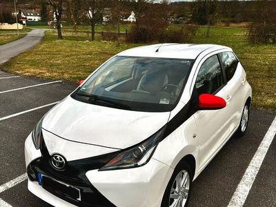 Gebraucht Toyota Aygo X-play 70 PS (51 kW) 2016 Weiß Kleinwagen