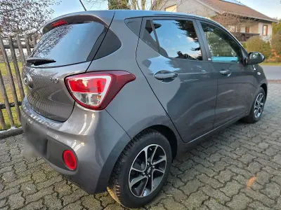 Gebraucht Hyundai i10 87 PS (63 kW) 2020 Grau Kleinwagen