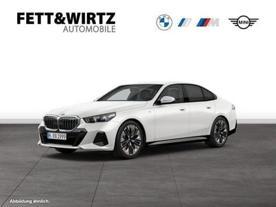 Gebraucht BMW 520 M Sport 197 PS (144 kW) 2025 Mineralweiß metallic metallic Limousine
