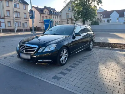 Gebraucht Mercedes E220 Avantgarde 170 PS (125 kW) 2011 Schwarz Limousine