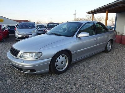Usata Opel Omega Elegance 144 CV (105 kW) 2000 Grigio Berlina