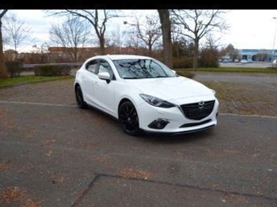 Weiß Gebraucht 2015 Mazda 3 Sports-Line Limousine | 14.250 €