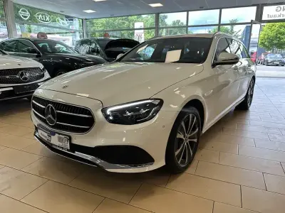 Gebraucht Mercedes E300 Avantgarde 306 PS (225 kW) 2022 Weiß Kombi