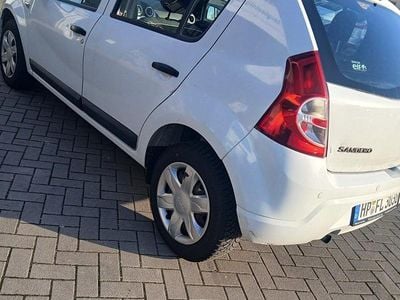Gebraucht Dacia Sandero 75 PS (55 kW) 2012 Weiß Kleinwagen