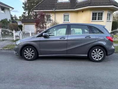 Gebraucht Mercedes B180 122 PS (89 kW) 2012 Silber Kleinwagen