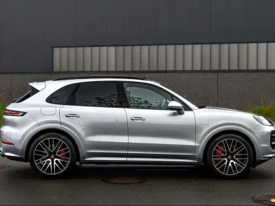 Gebraucht Porsche Cayenne S E-Hybrid 519 PS (381 kW) 2024 Silber SUV