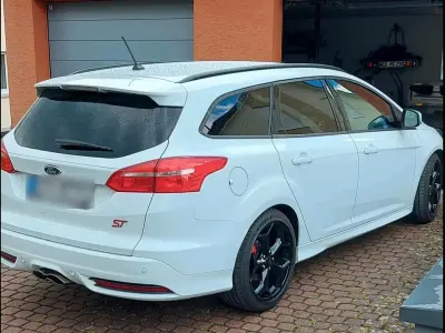 Gebraucht Ford Focus ST 250 PS (183 kW) 2018 Weiß Kombi