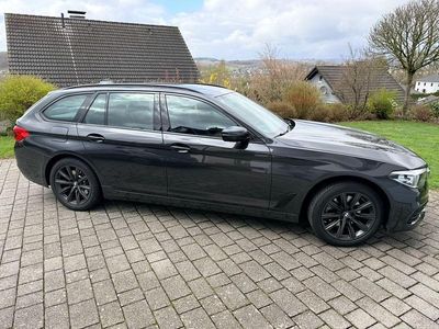 Gebraucht BMW 520 Sport Line 190 PS (139 kW) 2019 Schwarz Kombi