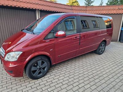 Rot Gebraucht 2011 Mercedes Viano Van / Kleinbus | 22.999 € (Teuer)