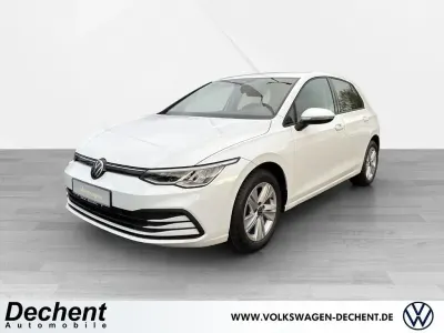 Gebraucht VW Golf VIII Life 131 PS (96 kW) 2024 Weiß Limousine