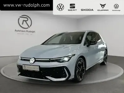 Gebraucht VW Golf VIII R-line 150 PS (110 kW) 2025 Crystal ice blue metallic (metallic) Limousine