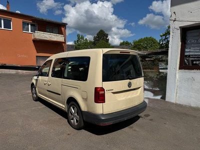 Second-hand VW Caddy Maxi 102 CP (75 kW) 2019 Galben Monovolum