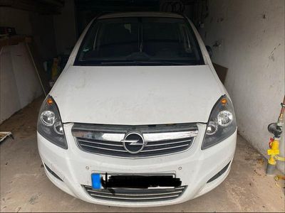 Second-hand Opel Zafira 116 CP (85 kW) 2011 Alb Monovolum