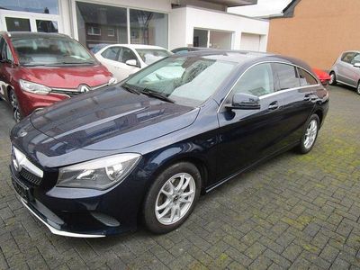Gebraucht Mercedes CLA180 Shooting Brake 109 PS (80 kW) 2018 Blau Kombi
