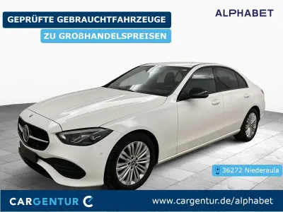 Gebraucht Mercedes C200 Avantgarde 163 PS (119 kW) 2023 Weiß Limousine