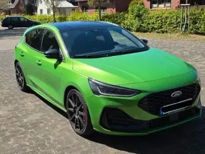 Używany Ford Focus ST 280 KM (205 kW) 2023 Zielony Sedan/Limuzyna