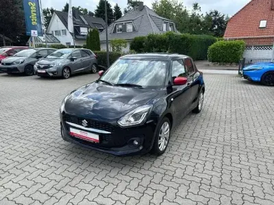 Gebraucht Suzuki Swift Comfort 83 PS (61 kW) 2021 Super black pearl metallic (metallic) Kleinwagen