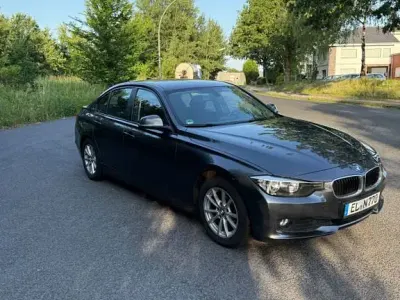 Gebraucht BMW 318 Sport Line 143 PS (105 kW) 2012 Grau Limousine