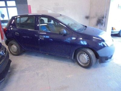 Blau Gebraucht 2014 Dacia Sandero Essentiel Limousine | 1.480 € (Superpreis)