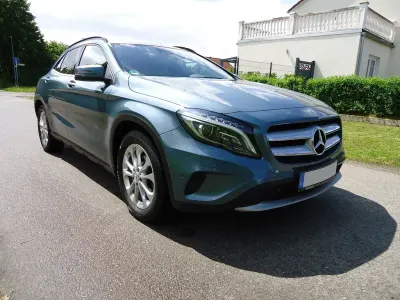 Gebraucht Mercedes GLA200 136 PS (100 kW) 2014 Blau SUV