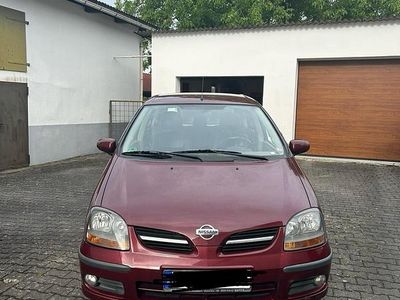 Nissan Almera Tino