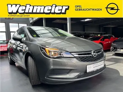 Gebraucht Opel Astra Edition 125 PS (91 kW) 2018 Beigegrau Limousine