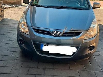 Gebraucht Hyundai i20 78 PS (57 kW) 2012 Grau Kleinwagen