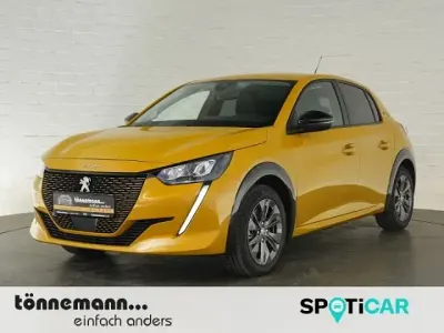 Gebraucht Peugeot e-208 Allure 100 kW (136 PS) 2023 Gelb Kleinwagen
