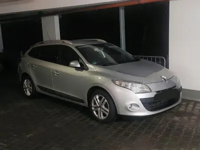 Gebraucht Renault Mégane GrandTour 106 PS (77 kW) 2010 Grau Kombi