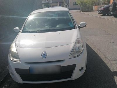 Second-hand Renault Clio II 75 CP (55 kW) 2010 Alb Hatchback