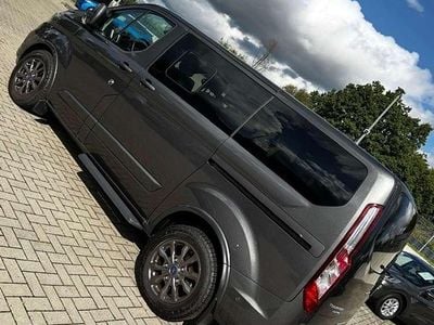 Gebraucht Ford Tourneo Titanium 131 PS (96 kW) 2021 Grau Van / Kleinbus