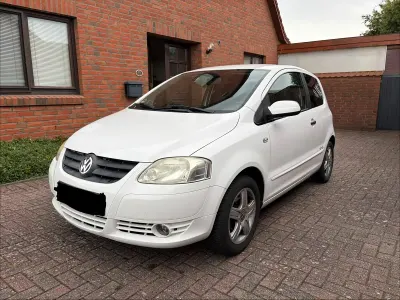 Gebraucht VW Fox Style 54 PS (39 kW) 2010 Weiß Kleinwagen