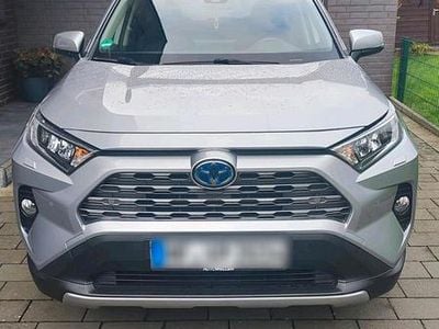 Grau Gebraucht 2019 Toyota RAV4 Hybrid SUV | 26.500 € (Fairer Preis)