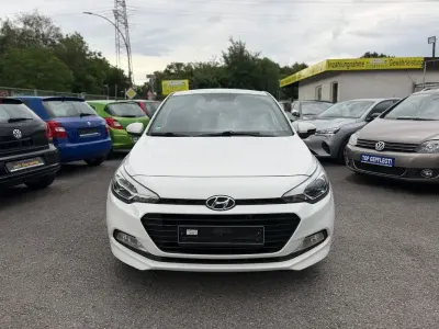 Gebraucht Hyundai i20 Passion 120 PS (88 kW) 2016 Weiß Limousine