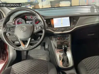 Używany Opel Astra Innovation 136 KM (100 kW) 2018 Czerwony Sedan/Limuzyna