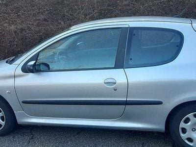 Gebraucht Peugeot 206 75 PS (55 kW) 2007 Silber Limousine
