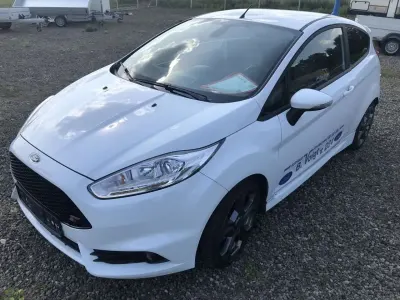 Używany Ford Fiesta ST 182 KM (133 kW) 2016 Biały Hatchback