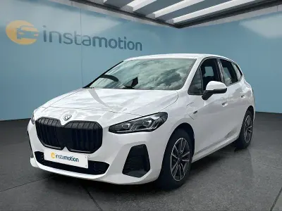 Gebraucht BMW 225 Active Tourer 245 PS (180 kW) 2023 Weiß Van / Kleinbus